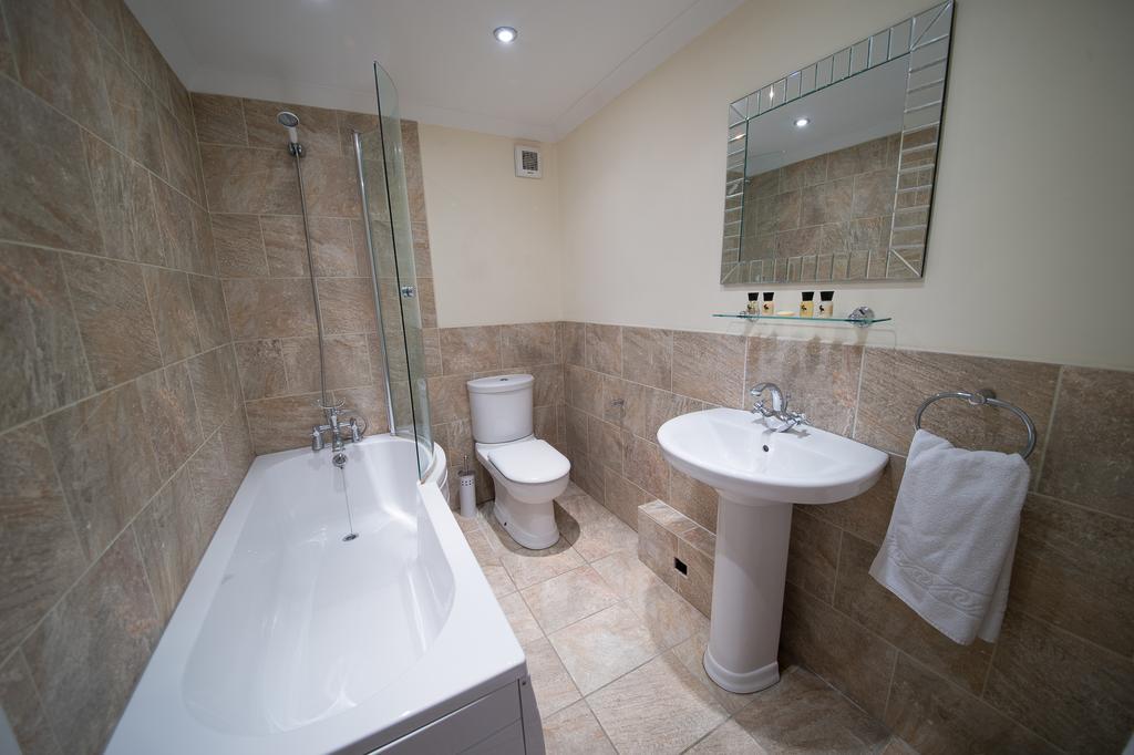 Hewitts Hotel And Restaurant Newport  Dış mekan fotoğraf